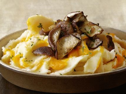 Foto von Kartoffelpüree und Kürbis mit Shiitake-Pilzen