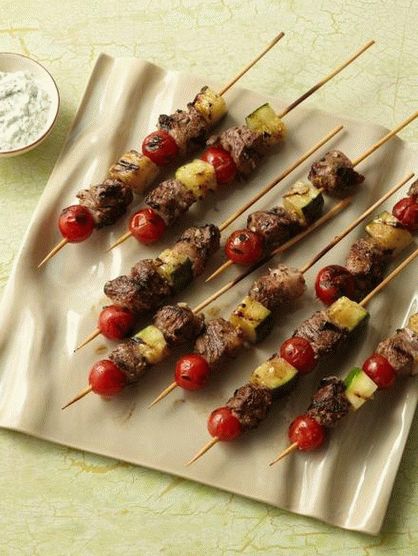 Foto von Lammkebab mit Gurken-Joghurt-Sauce