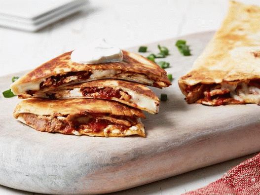 Foto von Quesadilla mit Hühnchen und Bohnen