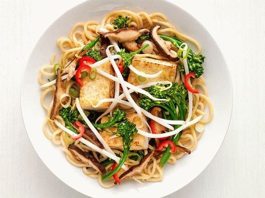 Foto chinesische Nudeln mit Tofu