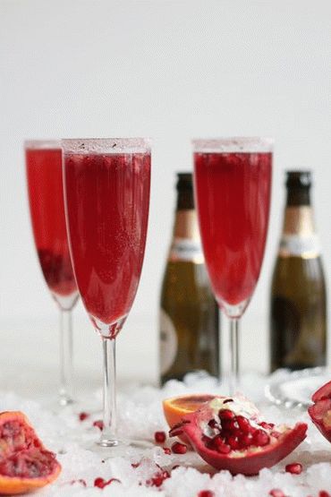 Foto Cocktail mit Champagner und Granatapfel