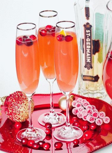 Photo Cocktail mit Champagner und Preiselbeeren