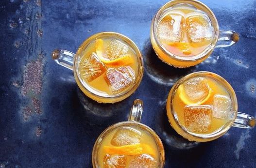 Foto Cocktail Splash mit Bier und Bourbon