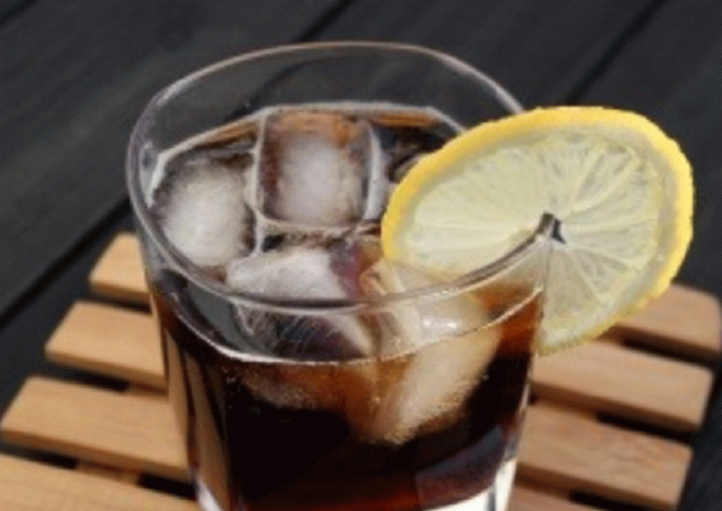 Cocktail Whisky mit Cola