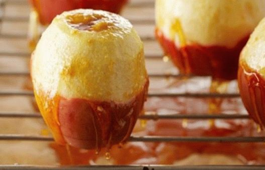 Foto von Creme Brulee in Bratäpfeln mit Zitronen-Karamell