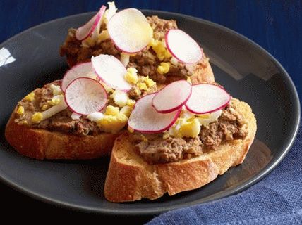 Foto von Crostini mit Hühnerleberpaste