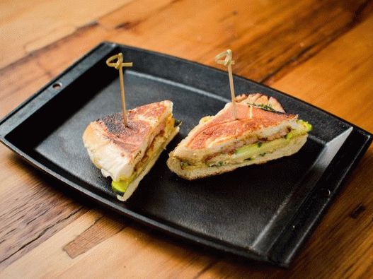 Foto eines kubanischen karamellisierten Schweinefleischsandwiches