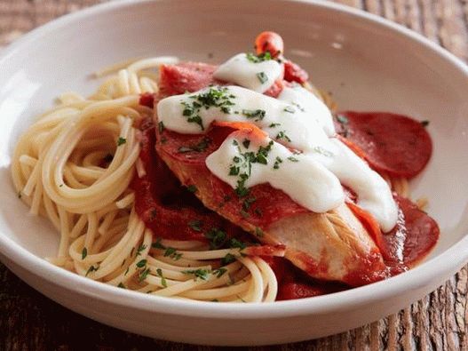 Foto Huhn mit Peperoni