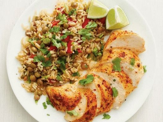 Foto karibisches Huhn mit Reis in einem Slow Cooker