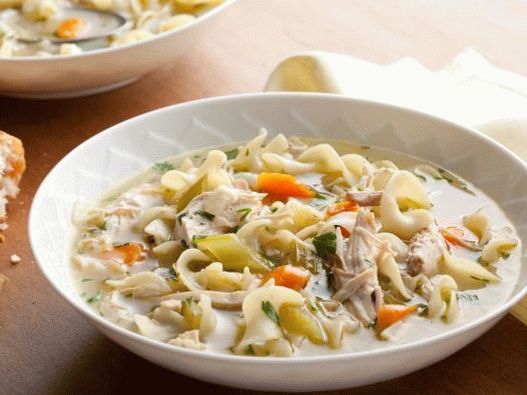 Foto Hühnersuppe mit Eiernudeln