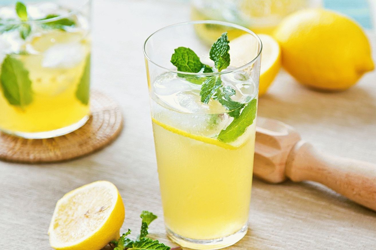 Limonadenzitrone mit Minze