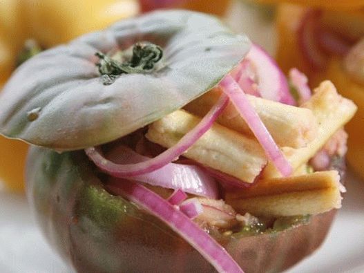 Foto des Gerichts - Panzanella in Tomatenschalen