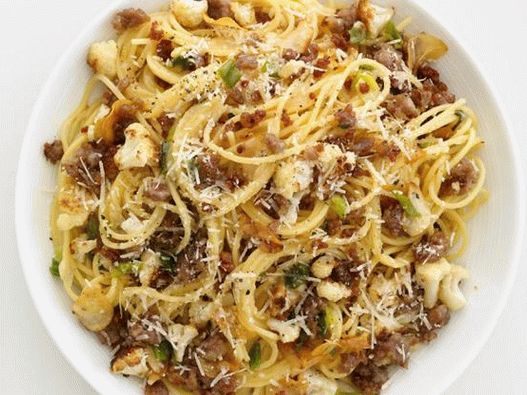 Foto des Gerichts - Spaghetti mit gedünstetem Blumenkohl und italienischen Würstchen