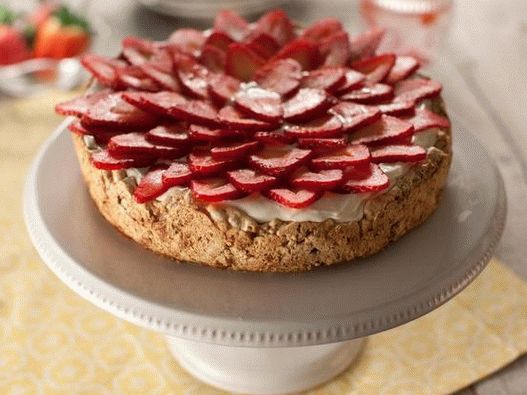 Foto des Gerichts - Cookie Baisertorte mit Quarkcreme und Erdbeeren (Mostachon)