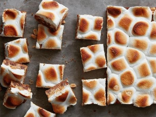 Fotogeschirr - Erdnusskuchen mit Marshmallows