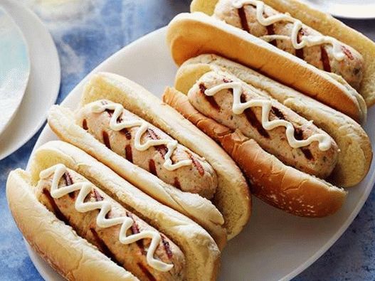 Hot Dogs mit Jakobsmuscheln und Lachswürstchen
