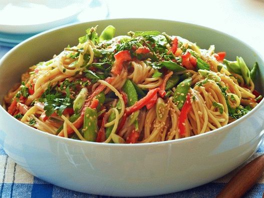 Knuspriger Spaghettisalat