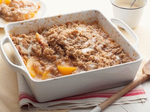 Pfirsichknusper mit cremiger Ahornsauce