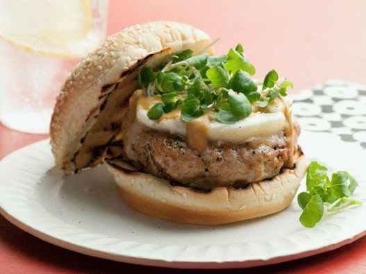 Putenschnitzel für einen Burger