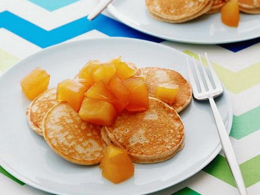 Vollkornpfannkuchen mit Apfelkompott