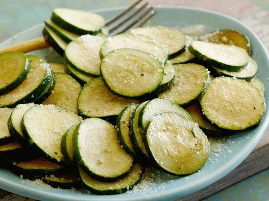 Schnell gebratene Zucchini