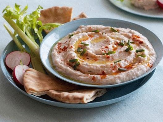 Photo Light cremig-weiße Bohnen-Dip-Sauce