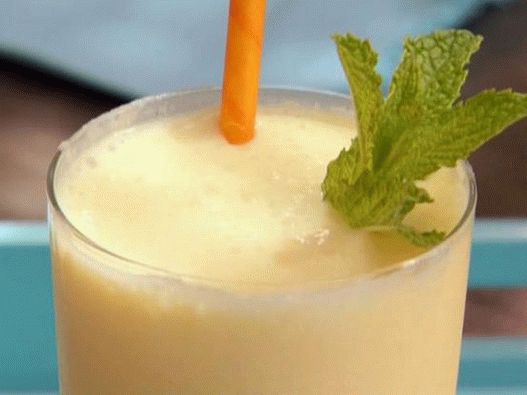 Foto Mango-Joghurt-Smoothie mit weißem Rum