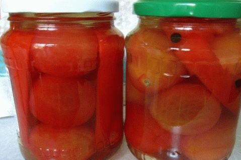 Eingelegte geschälte Tomaten