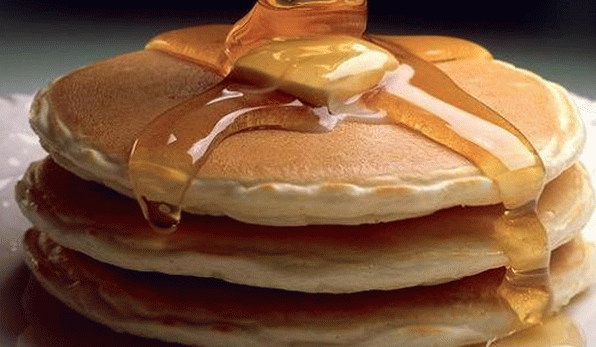 Honigpfannkuchen auf Joghurt