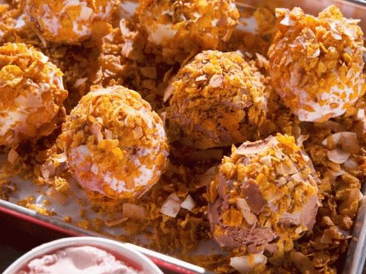 Foto-Eis in knusprigem Müsli mit gebratenen Fladen