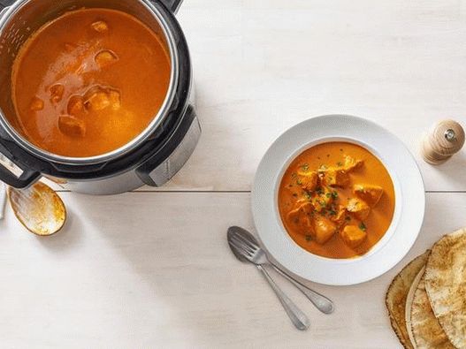 Foto von Murg Makhani: Hähnchen nach indischer Art in Tomaten-Sahne-Sauce in einem Slow Cooker
