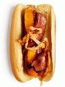 3. Hot Dog mit geschmolzenem Käse und Speck