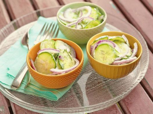 Foto Gurkensalat mit Sauerrahm und Elbe