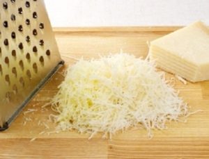 Barsch unter einem Käsesäbel