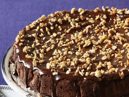 Photo Walnuss-Dattel-Torte (ohne Mehl) mit Schokoladenglasur