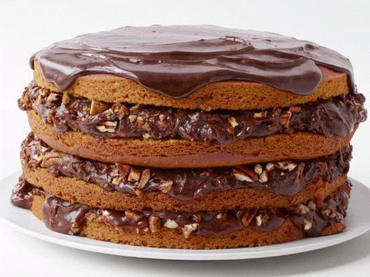 Foto eines Nuss-Kürbis-Kuchens mit Schokoladenglasur