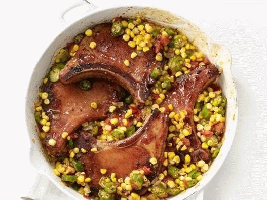 Foto des Gerichts - Geräucherte Schweinekoteletts mit Mais und Okra