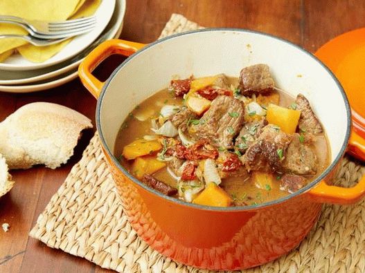 Eintopf aus Rindfleisch-Muskat-Kürbis