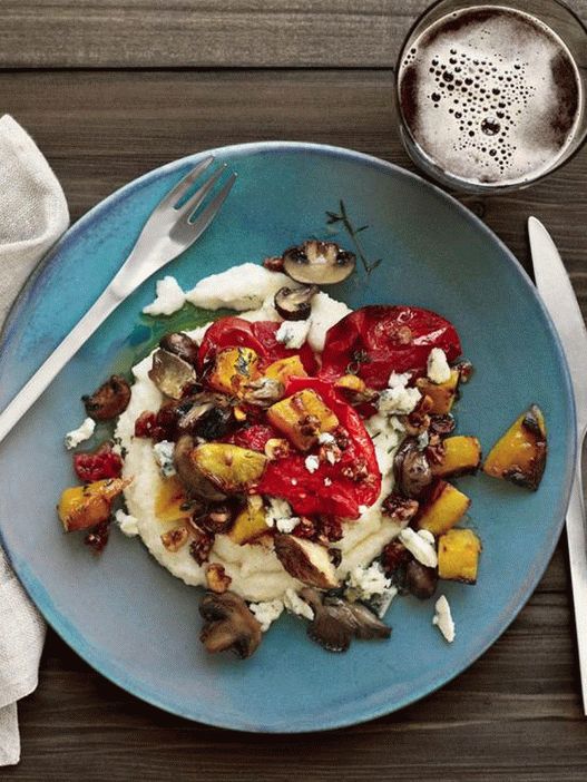 Foto des Gerichts - Weißer Maisbrei mit gebackenem Kürbis, Haselnüssen und Blauschimmelkäse