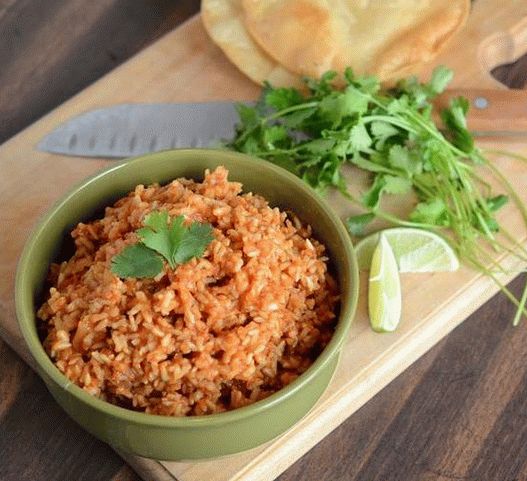 Foto von portugiesisch gekochtem Reis mit Tomaten