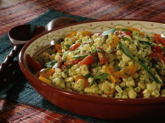 Gegrillter Tomaten-Mais-Salat mit Thai-Basilikum-Dressing