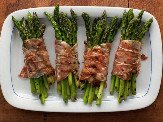 Spargel im Speck