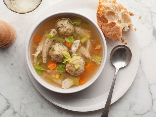 Foto Gemüsesuppe mit Pute und Knödel