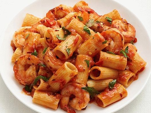 Foto von Garnelen-Rigatoni-Nudeln mit Tomatensauce