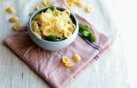 Foto von Pasta mit Zucchini und Zitrone