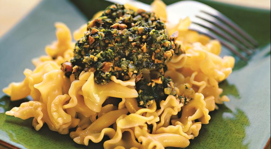 Pasta mit Petersilie anbraten