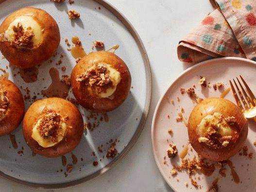 Foto von Bratäpfeln mit Quark-Käse-Füllung