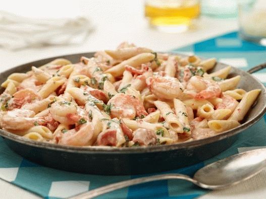Foto von Penne mit Garnelen und Sahnesauce mit Kräutern