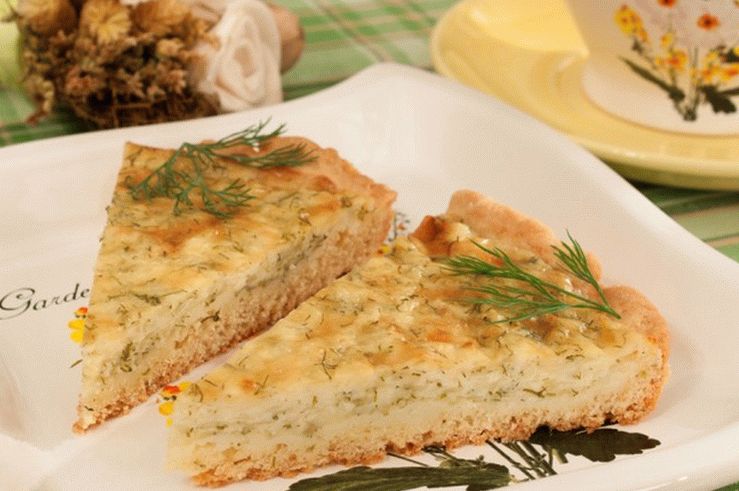 Torte mit Käse und Hüttenkäse