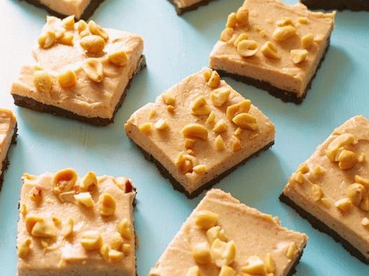 Foto von Kuchen mit Schokolade, Erdnüssen und Frischkäse ohne Backen